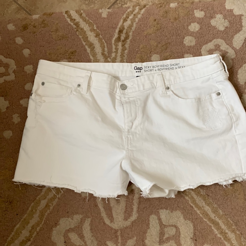 Gap Sexy Boyfriend shorts white